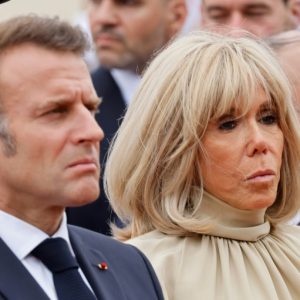 Macron Amshtaki Mtangazaji wa Marekani Aliyedai Kuwa Mkewe Alizaliwa Mwanaume