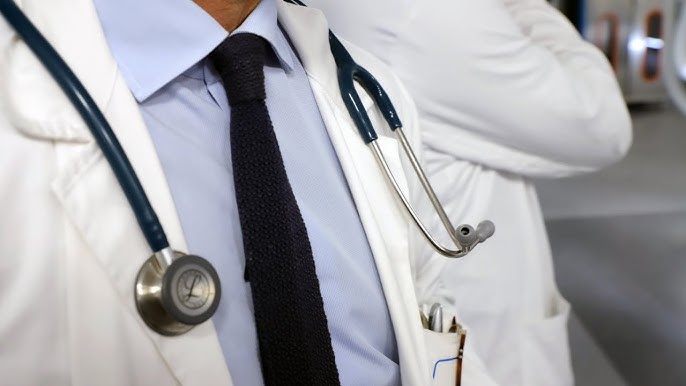 Daktari Amuacha Mgonjwa Kwenye Chumba cha Upasuaji na Kwenda Kufanya Mapenzi na Muuguzi