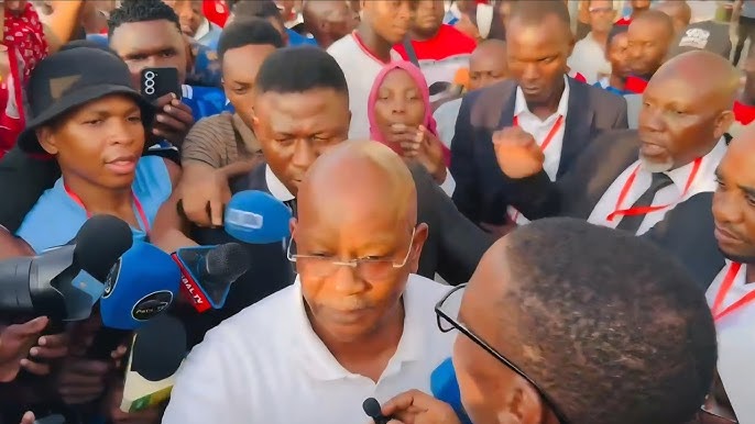 Video: Mangungu Akifanyiwa Vurugu na Mashabiki wa Simba!