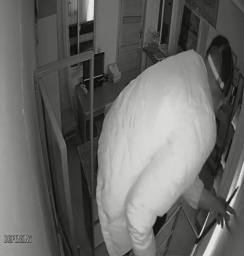 Mwizi Huyu Aliingia Katika Nyumba Yangu kwa Uvamizi. Alijuta Baada Ya Siku Mbili.