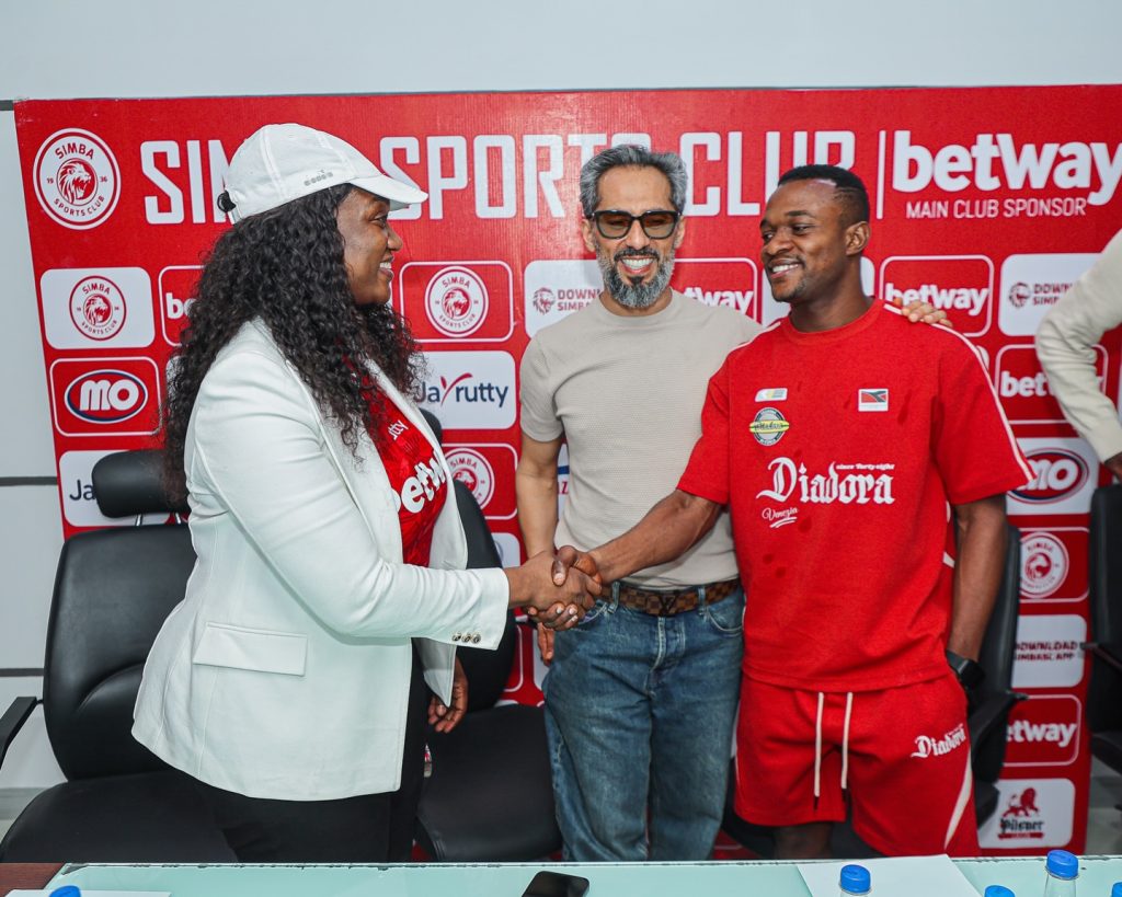 Mchezaji Elie Mpanzu Asaini Mkataba Mpya