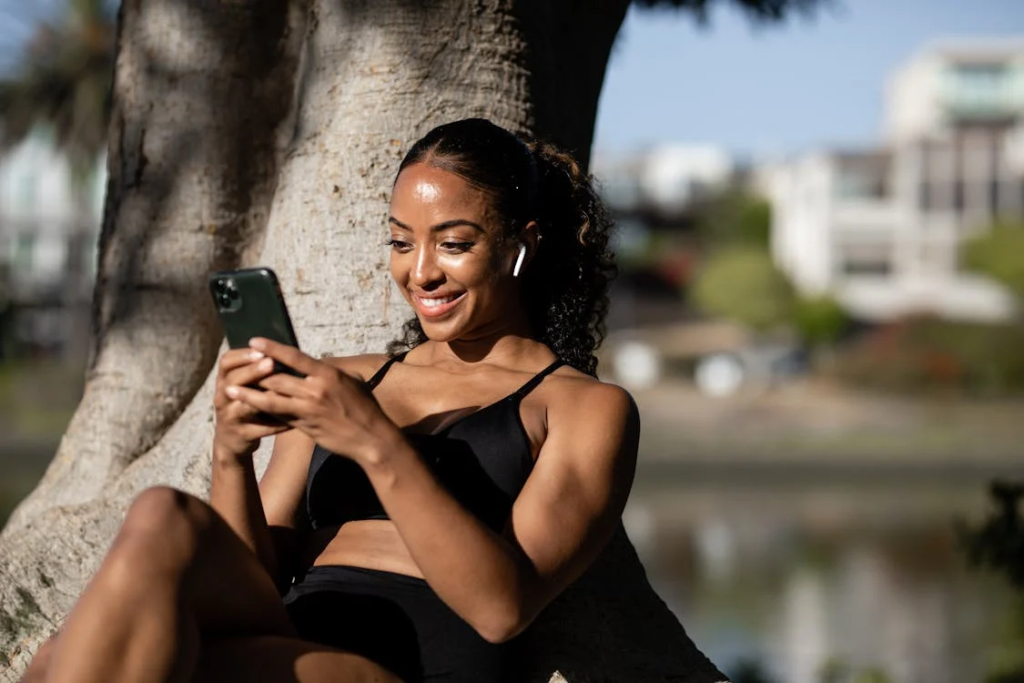 Mbinu Za Ushawishi Ili Umpate Mwanamke Mtandaoni