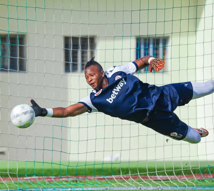 Moussa Camara Pinpin Arejea, Kikosini Simba