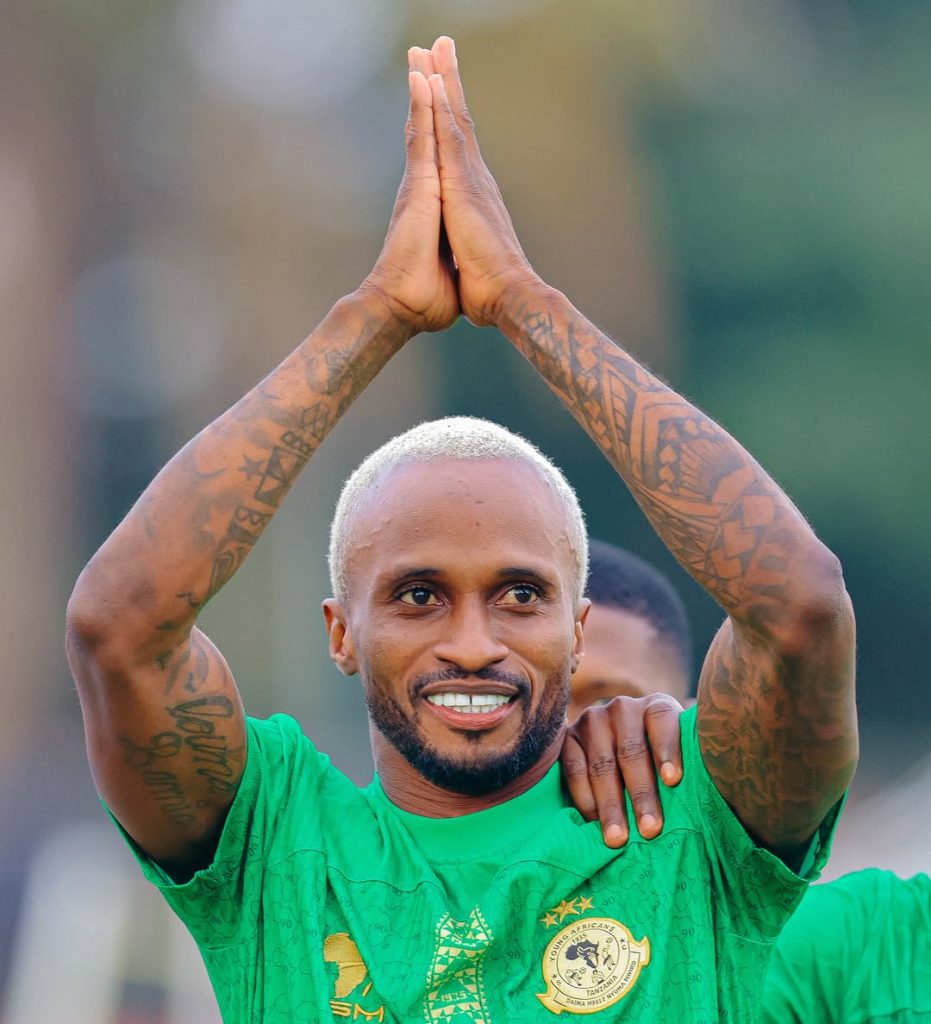 Mchezaji Pacome Atoa Ishara ya Kuwaaga Wana Yanga Uwanjani Baada ya Kufunga Goli