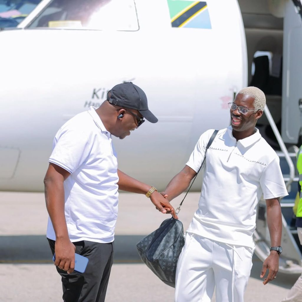 Kiungo Mshambuliaji Stephanie Aziz Ki Awasili nchini Tanzania
